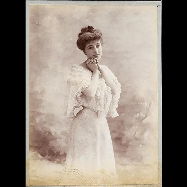Paquin - Suzanne Carlix Dans La Main Passe, Photographie De Reutlinger (1904) 1