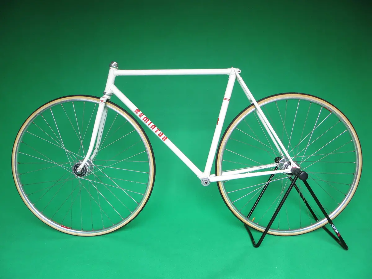 Reminton // White & Rainbow Flake '89 // 51.5Cm 2