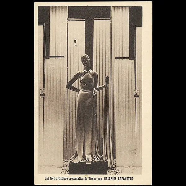 Galeries Lafayette - Une Très Artistique Présentation De Tissus (Circa 1925-1930) 1