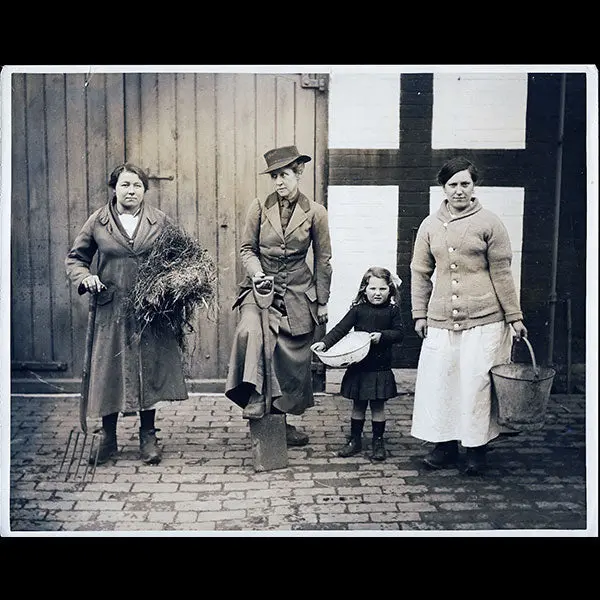 Guerre Et Mode - Midland Society Lady Wears Top Boots, Photographie De Presse De Lady Margesson (1916) 1