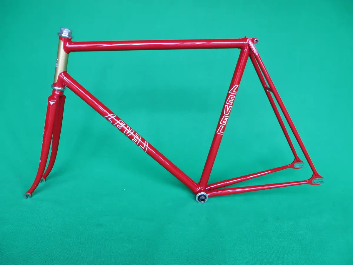 Level Red/Gold Two Tone (54.5Cm) 1
