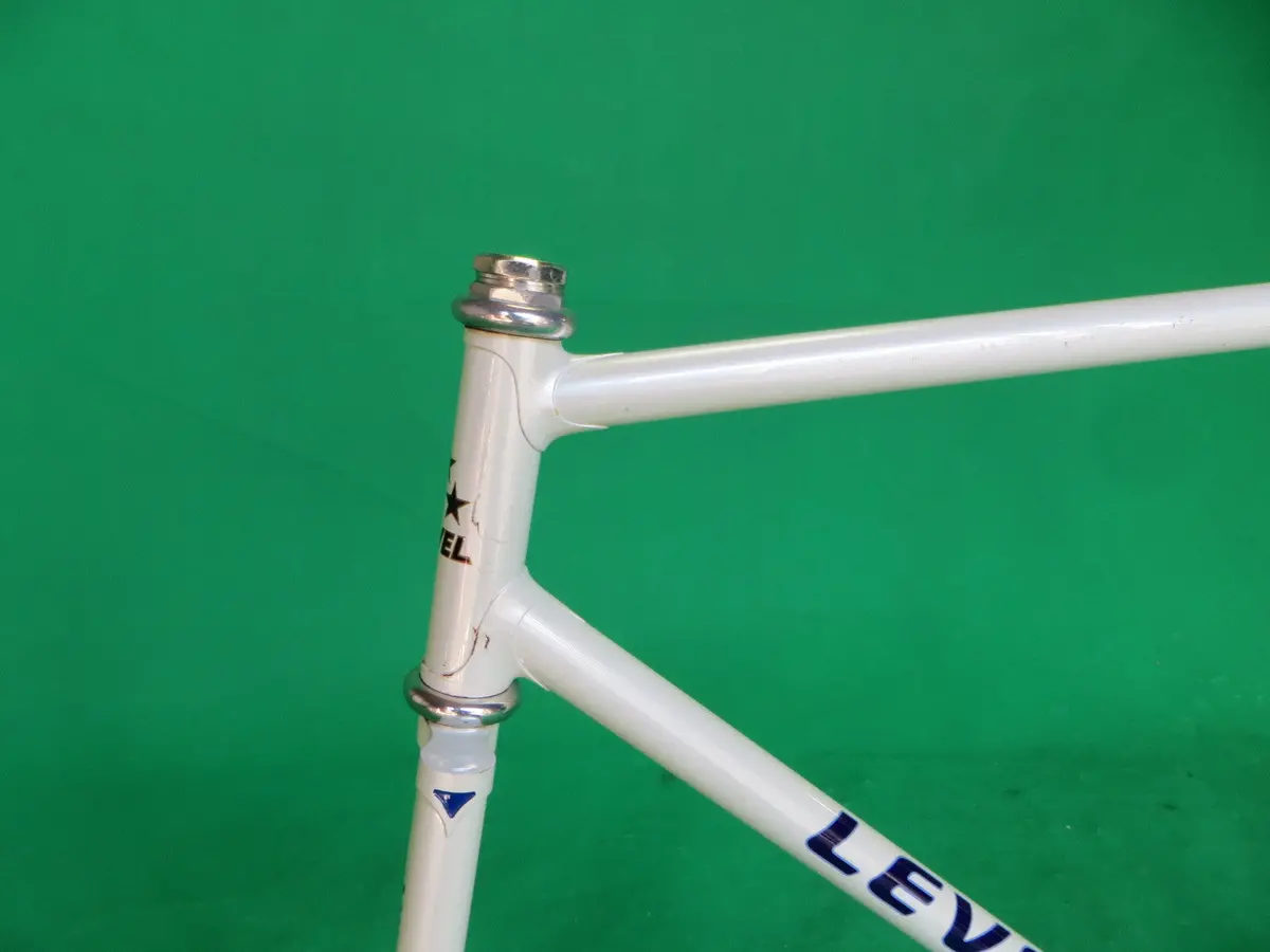 Level // White // 54Cm 2