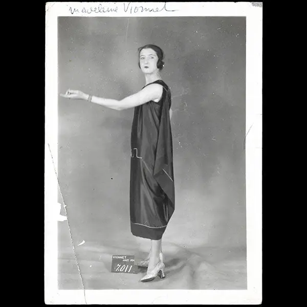 Vionnet - Robe Brodée D'un Motif Grec (1924) 1