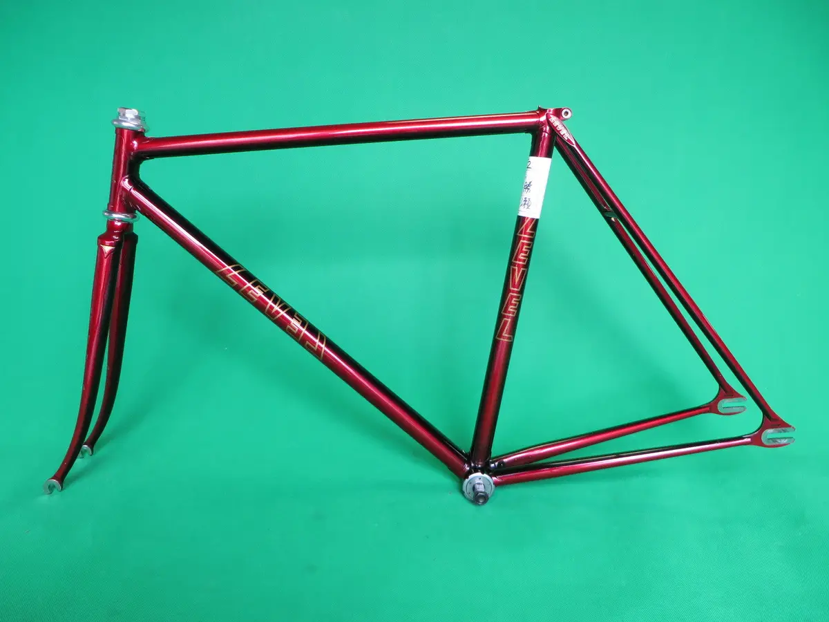 Level | Black & Red Fade No.2 | 50.5Cm 1