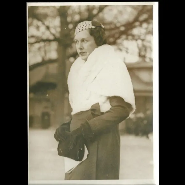 Une Femme Elégante, La Mode À Auteuil, Photographie De L'agence Meurisse (Circa 1935) 1