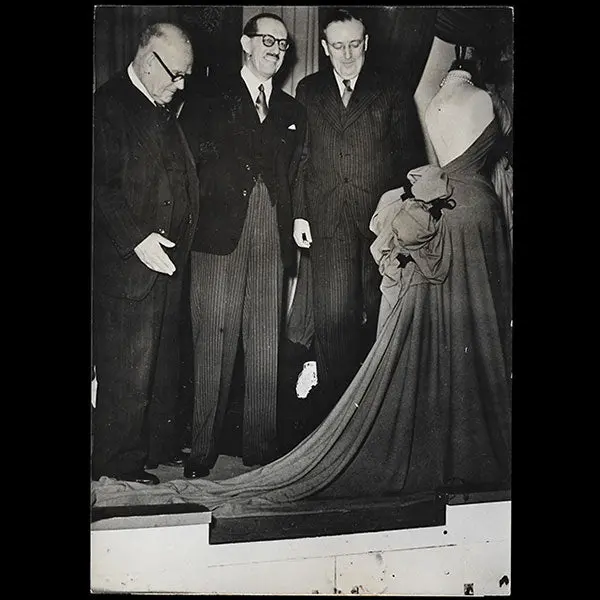 Exposition De L'industrie Française De La Laine À Londres (1947) 1