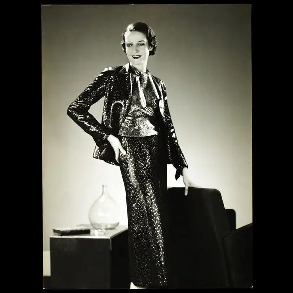 Tailleur Cocktail De Lucien Lelong, Photographie D'époque Du Studio Dorvyne (1934 1