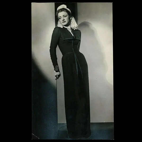 Robe D'alix, Toque Victorienne D'agnès, Photographie De François Kollar (1939) 1