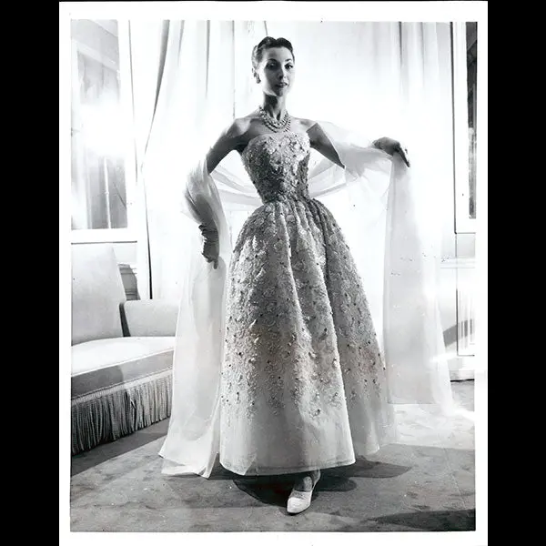 Christian Dior - Robe De Soirée Brodée Rose (1957) 1