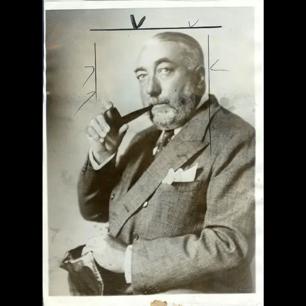 Poiret - Portrait De Paul Poiret À La Pipe Par Lipnitzki (1931) 1