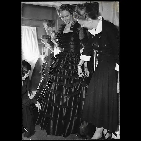 Raphael - Robe De Fiançailles De La Princesse Anne De Bourbon-Parme (1948) 1