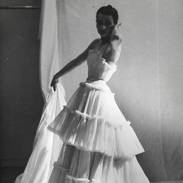 Christian Dior - Robe Vaudeville, Photographie D'andré Ostier (1951) 2