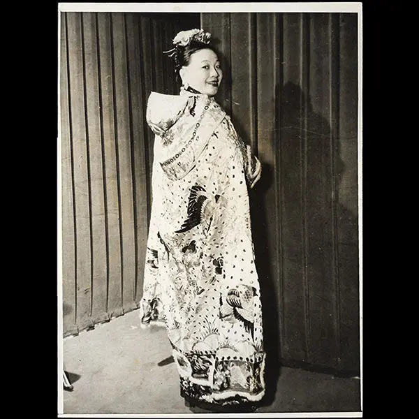 Comité Américain D'aide À La Chine - Robe Chinoise Ancienne (1947) 1