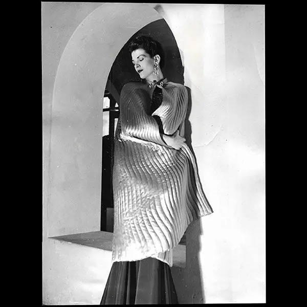 Jeanne Lanvin - Cape Du Soir De Satin, Tirage D'époque D'agneta Fischer (1939) 1