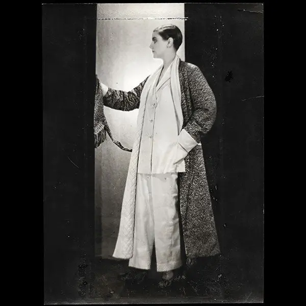 Lucien Lelong - Pyjama De Soie, Tirage D'époque De Scaïoni (1927) 1