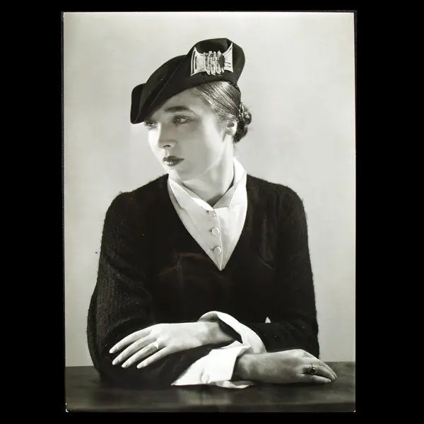 Robe Bouclette De Lucien Lelong, Chapeau De Suzy, Photographie D'époque Du Studio Deutsch (Circa 1935) 1