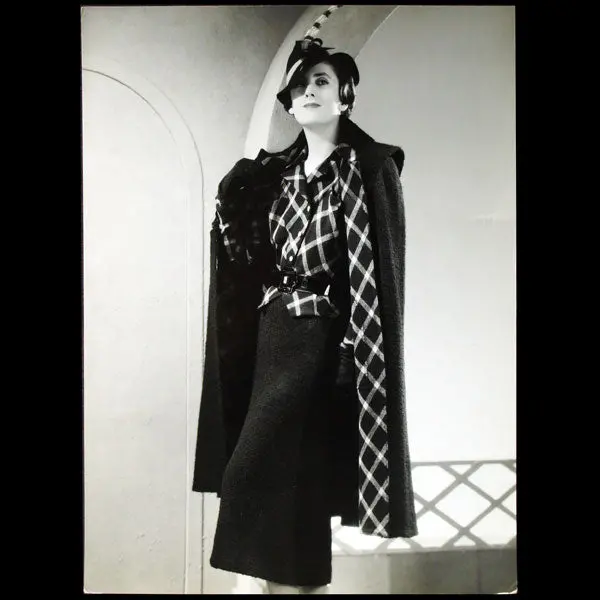 Ensemble Sport De Lucien Lelong, Chapeau De Louise Bourbon Photographie D'époque Du Studio Dorvyne (Circa 1935) 1