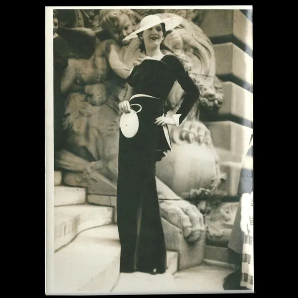 Une Femme Elégante, La Mode Au Grand Palais, Photographie De L'agence Meurisse (Circa 1935) 1