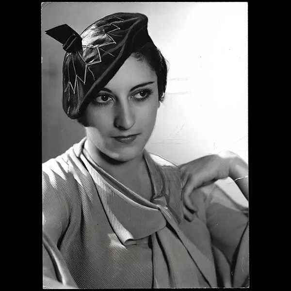 Jean Patou - Manteau En Crêpe Et Béret De Feutre Et De Satin (1933) 1