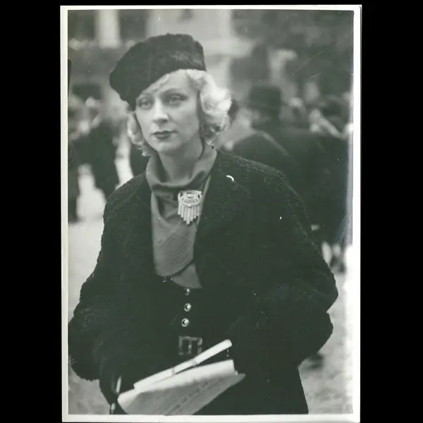 Une Femme Elégante, La Mode Des Fourrures, Photographie De L'agence Meurisse (Circa 1935) 1
