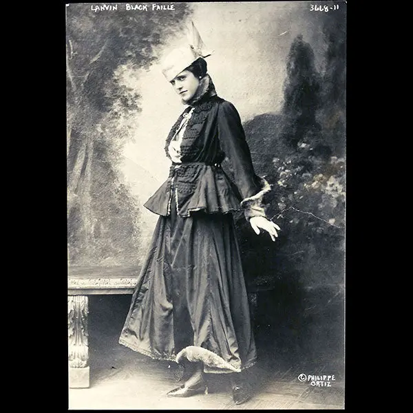 Jeanne Lanvin - Robe De Faille Noire Présentée À La Fête Parisienne De New York (1915) 1