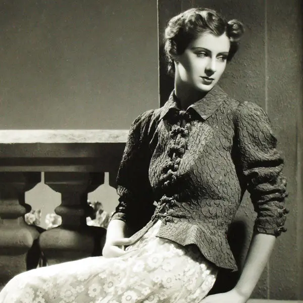 Robe De Dentelle Blanche De Lucien Lelong, Photographie D'époque Du Studio Dorvyne (Circa 1935) 2