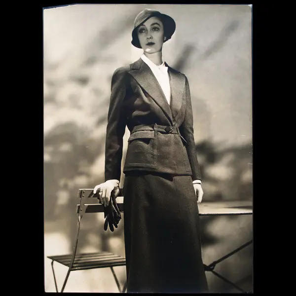 La Comtesse Grabbe Portant Un Tailleur De Lainage, Photographie D'époque De Georges Saad (Circa 1935) 1