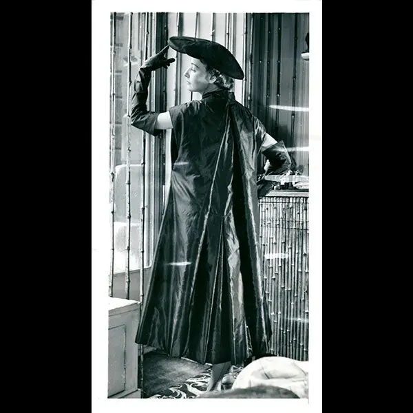 Schiaparelli - Robe Présentée Dans La Boutique De La Place Vendôme (1950) 1