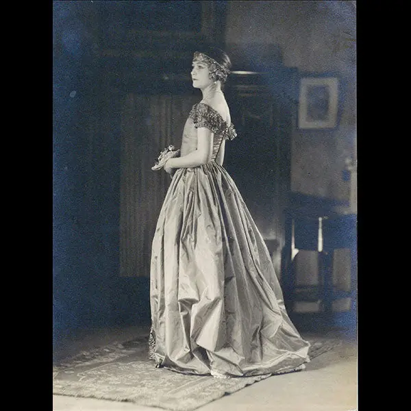Lucile - Robe De Style, Photographie De Laure Albin-Guillot (1923) 1