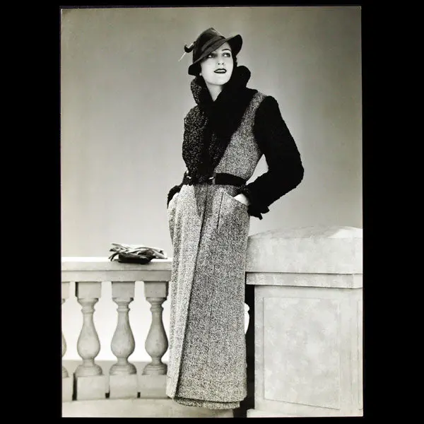 Ensemble Pickwick De Lucien Lelong, Chapeau De Maria Guy, Photographie D'époque Du Studio Dorvyne (Circa 1935) 1