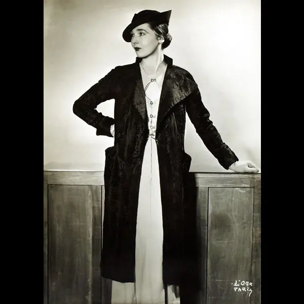 Manteau De Lucien Lelong, Photographie D'époque De D'ora (Circa 1935) 1