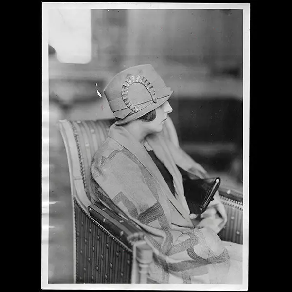 Marthe Regnier - Chapeau Bonne Chance, Photographie De Thérèse Bonney (1925) 1