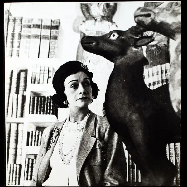Coco Chanel Aux Biches, Portrait De Roger-Viollet, Circa 1960 1