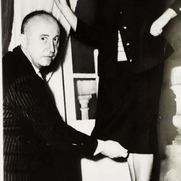 Christian Dior Et La Longueur Des Jupes (Août 1953) 1