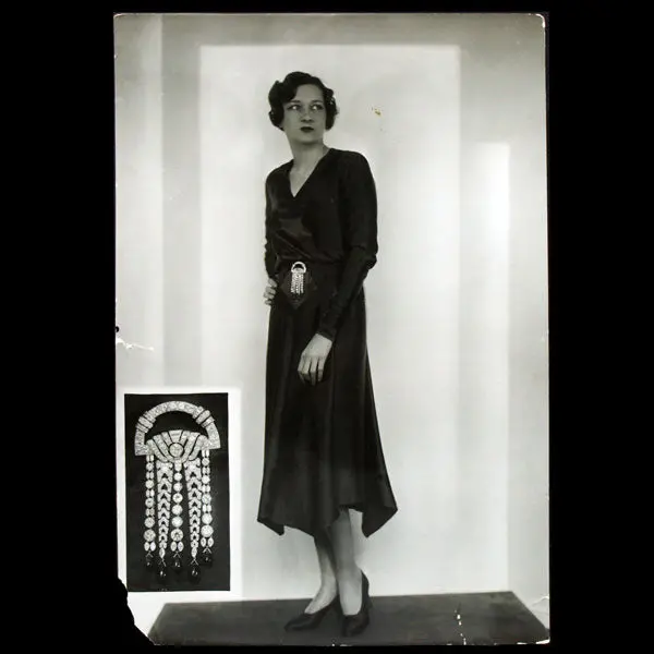 Jean Patou - Robe De Satin De Patou, Bijou De Van Cleef & Arpels, Tirage D'époque De Luigi Diaz (1930) 1