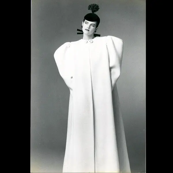 Collection Automne-Hiver 1983 De Patou Par Christian Lacroix, Ensemble De 5 Photographies De Presse 1