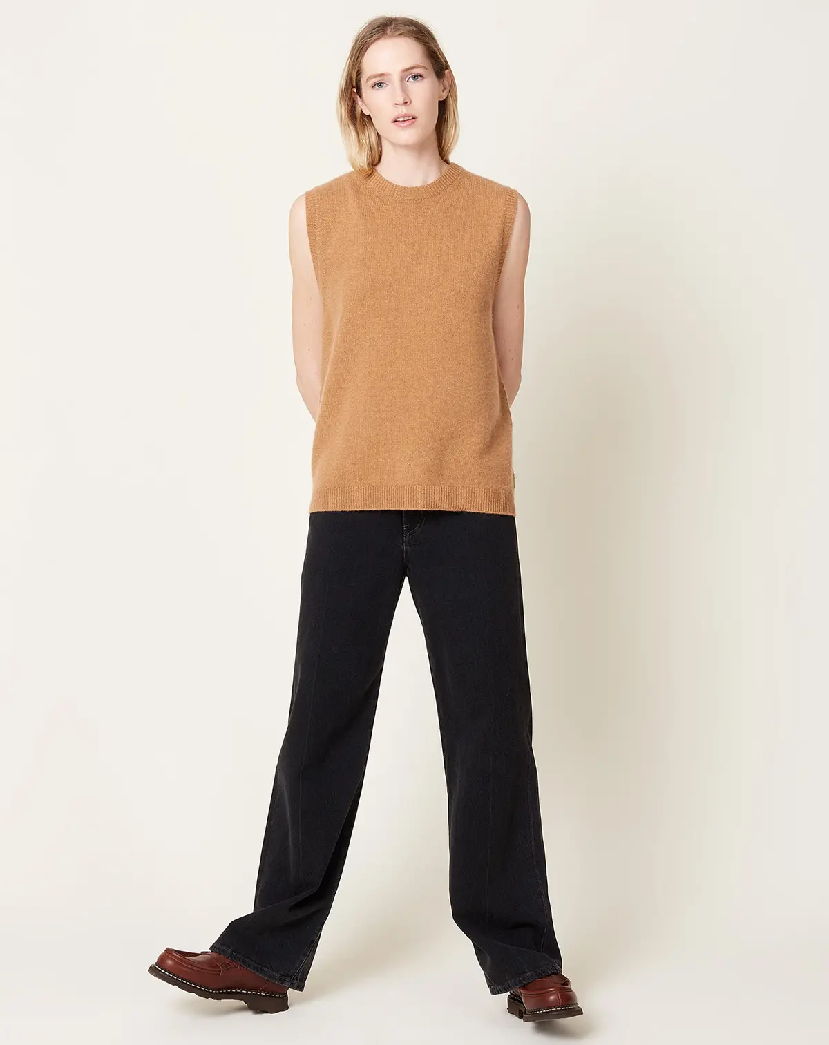 Sleeveless Crew In Camel 1