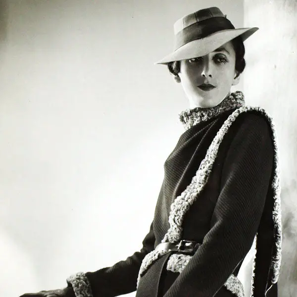 Manteau Paganini De Lucien Lelong, Chapeau De Maria Guy, Photographie D'époque Du Studio Deutsch (Circa 1935) 2