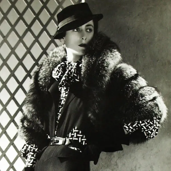 Ensemble Up-To-Date De Lucien Lelong, Photographie D'époque Du Studio Dorvyne (Circa 1935) 2