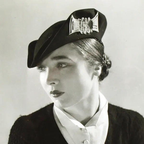 Robe Bouclette De Lucien Lelong, Chapeau De Suzy, Photographie D'époque Du Studio Deutsch (Circa 1935) 2