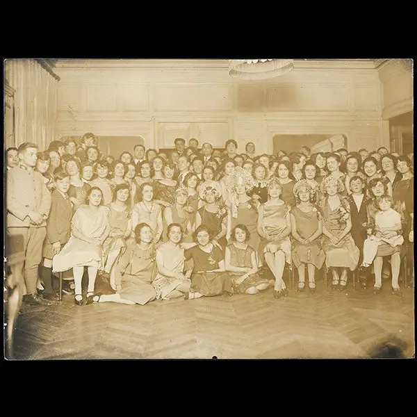 Vionnet - Employés Fêtant La Sainte-Catherine (Circa 1920-1930) 1