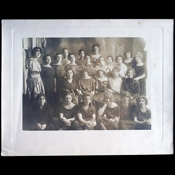 Vionnet - Employés Fêtant La Sainte-Catherine (Circa 1920-1930) 1