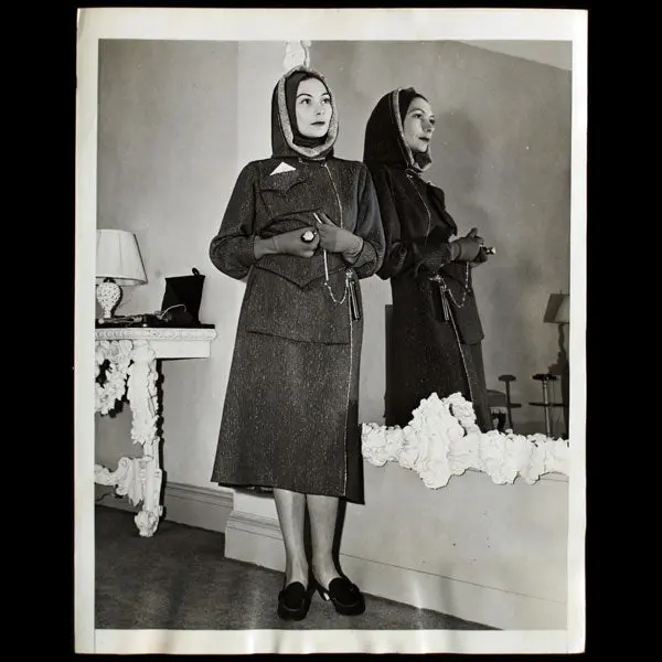 Portrait De La Couturière Américaine Valentina Portant Le Modèle Bashlyk En 1942 1