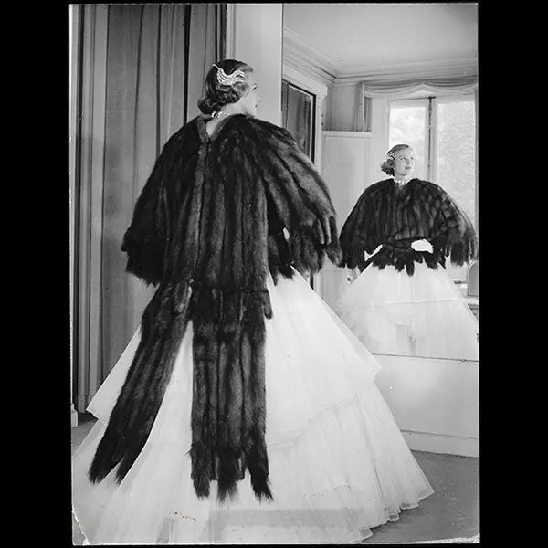 Maggy Rouff - Robe Du Soir Et Cape De Fourrure, Tirage D'époque D'a. Scarnati (1950) 1