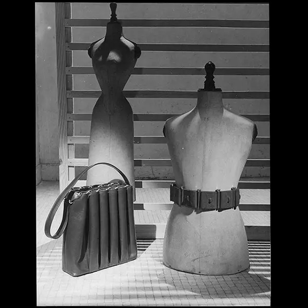 Crespi - Sac Et Ceinture De Winter, Photographie Pour Fémina (1947) 1