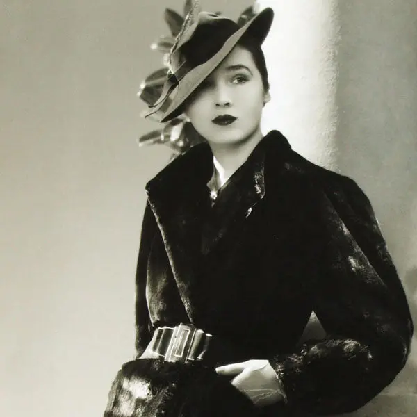 Manteau Oural De Lucien Lelong, Chapeau De Suzy, Photographie D'époque Du Studio Dorvyne (Circa 1935) 2