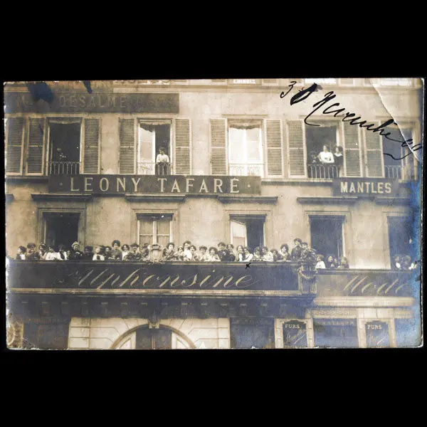 La Maison De Modes Alphonsine, 15 Rue De La Paix À Paris (1909) 1