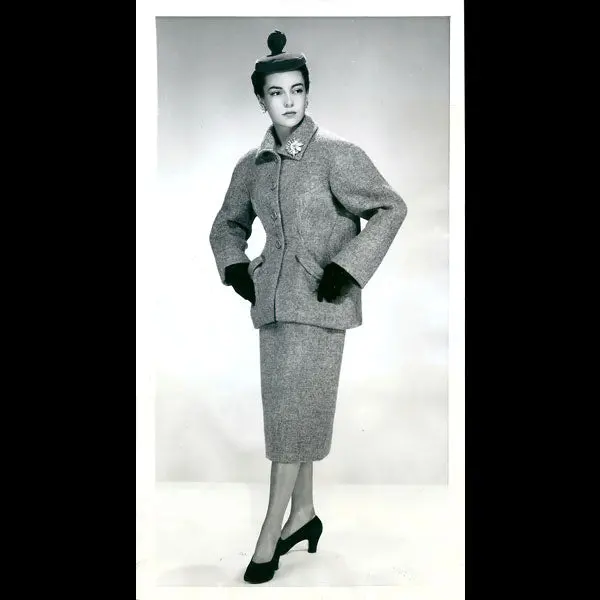 Tailleur De Cristobal Balenciaga Pour L'hiver 1951 1