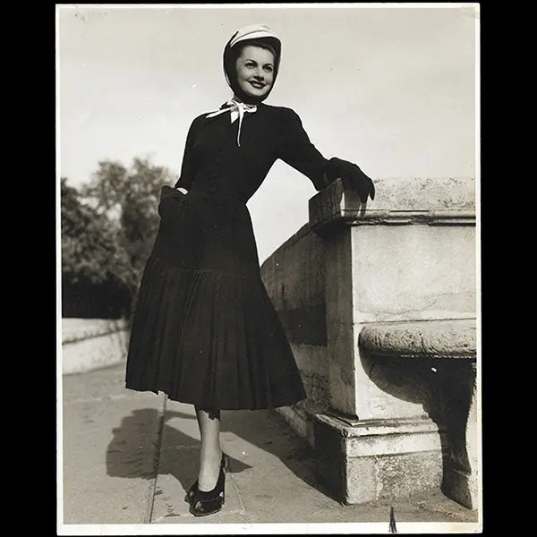 Christian Dior - Robe Plissée Portée Par Maggy Sarragne (1947) 1