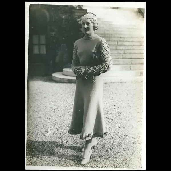 Une Femme Elégante, La Mode À Longchamp, Photographie De L'agence Meurisse (Circa 1935) 1